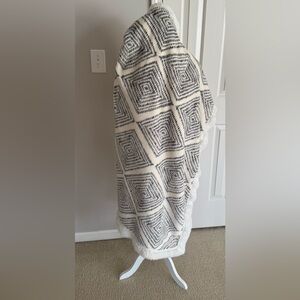 Dark Green and Cream Geometric Cozy Throw Blanket